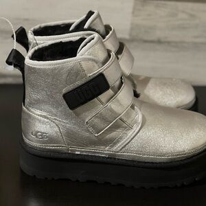 Ugg kids - big kids - Neumel Platform Leather Boots- Size:6